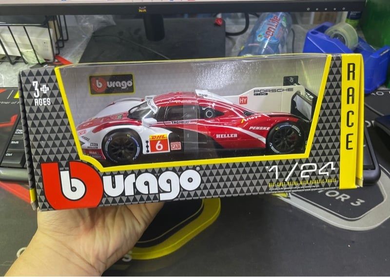  Mô hình xe Porsche 963 #6 có đế tỉ lệ 1:24 Bburago bản quyền chính hãng 18-28042 