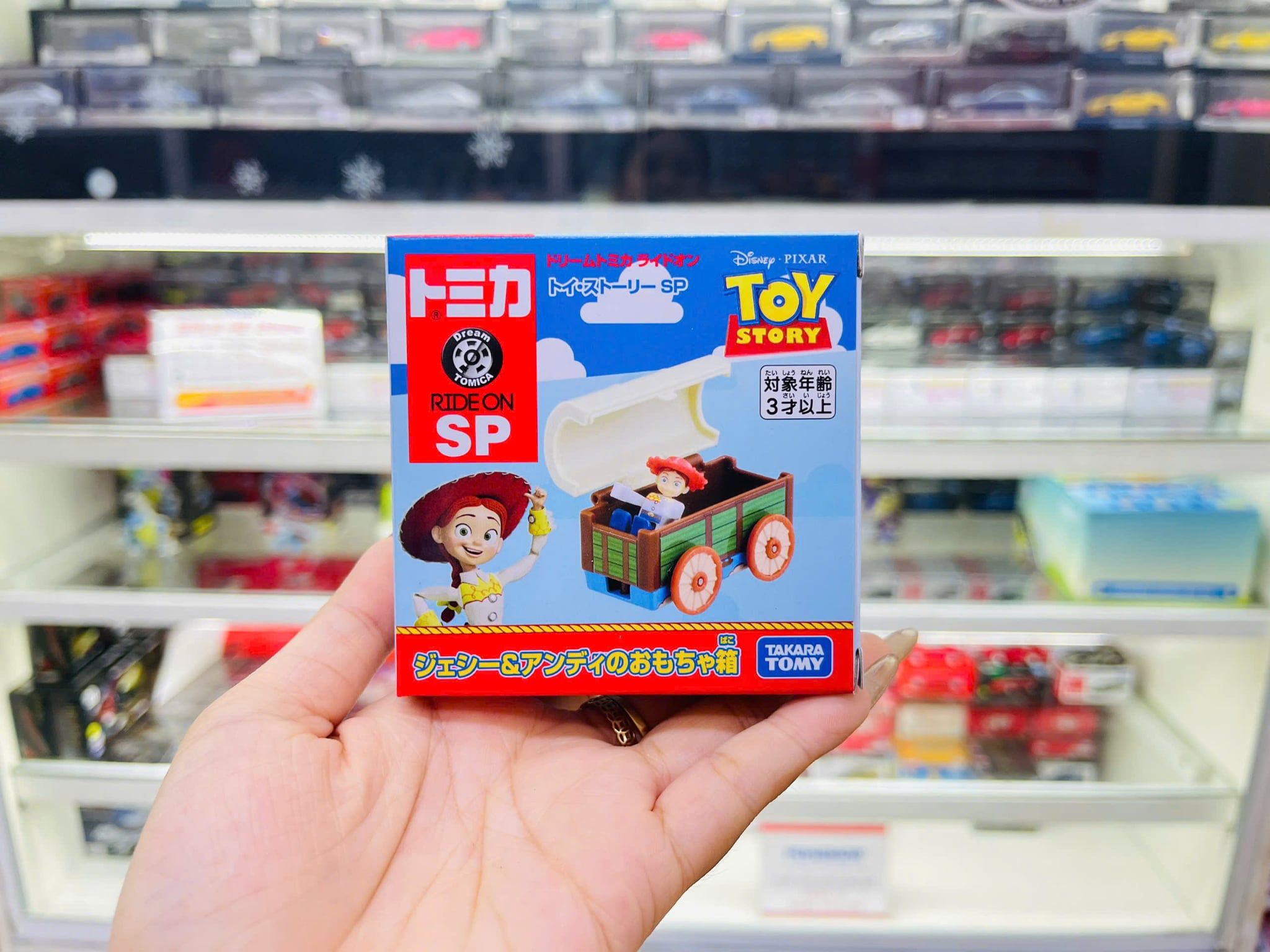  Mô hình xe Ride-On Toy Story Jessie & Andy Tomica Dream 79279 