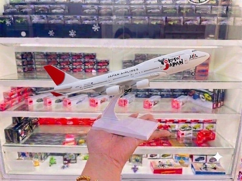  Mô hình máy bay Japan Airlines B747 30CM MB30066 