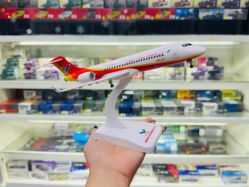  Mô hình máy bay comac RED C909 (ARJ) 24cm MB24005 
