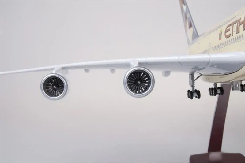  Mô hình máy bay Etihad Airbus A380 có bánh xe kích thước 47cm MB47100 
