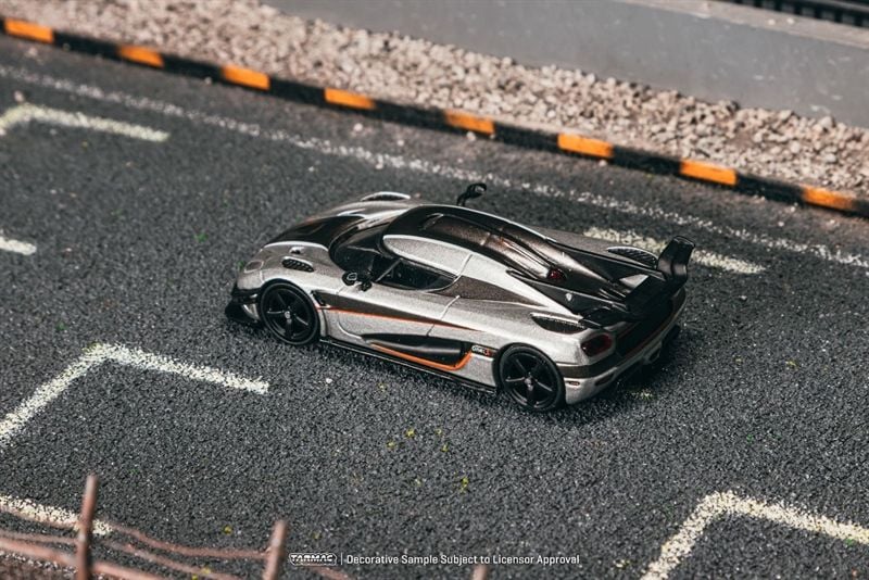 Mô hình xe Koenigsegg One:1 Silver tỉ lệ 1:64 Tarmac Works T64G-TL054-SL 
