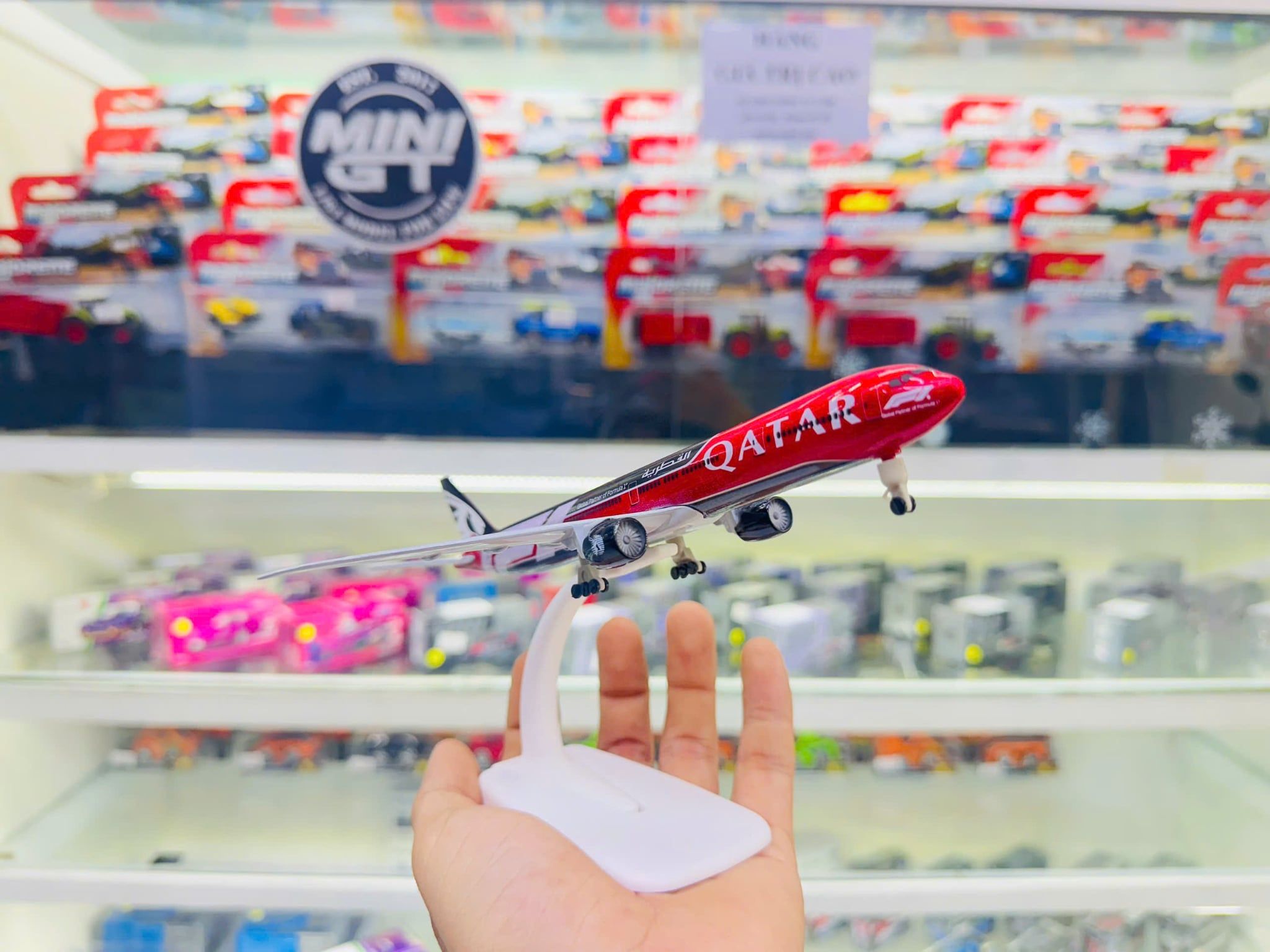  Mô hình máy bay Qatar F1 B777 20cm MB20165 