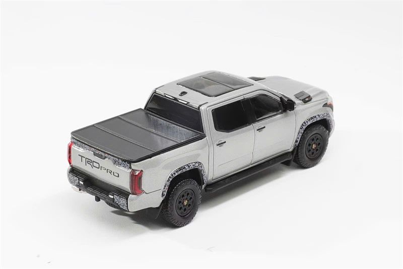  Mô hình xe Toyota Tundra TRD PRO silver limited 700pcs tỉ lệ 1:64 GCD OT64788 