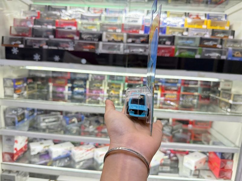  Mô hình xe Nissan Skyline 2000GT_R LBWK blue Mainline - Tooned (xe hoạt hình) Hotwheels kim loại có bản quyền chính hãng tỉ lệ 1:64 C4982-ML 