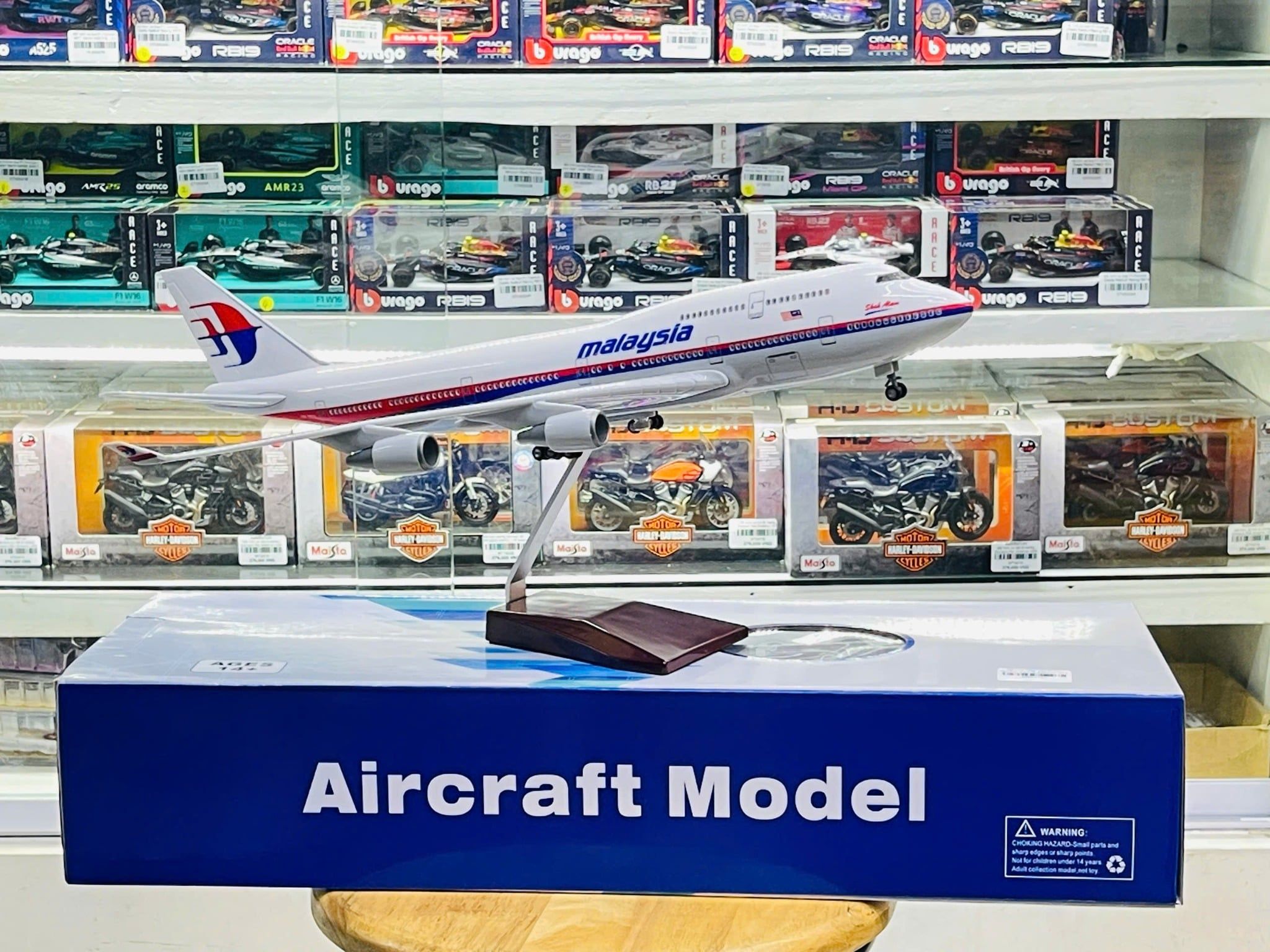  Mô hình máy bay Qatar FiFa World cup 2022 Boeing B777 có bánh xe kích thước 47cm no led MB47108 