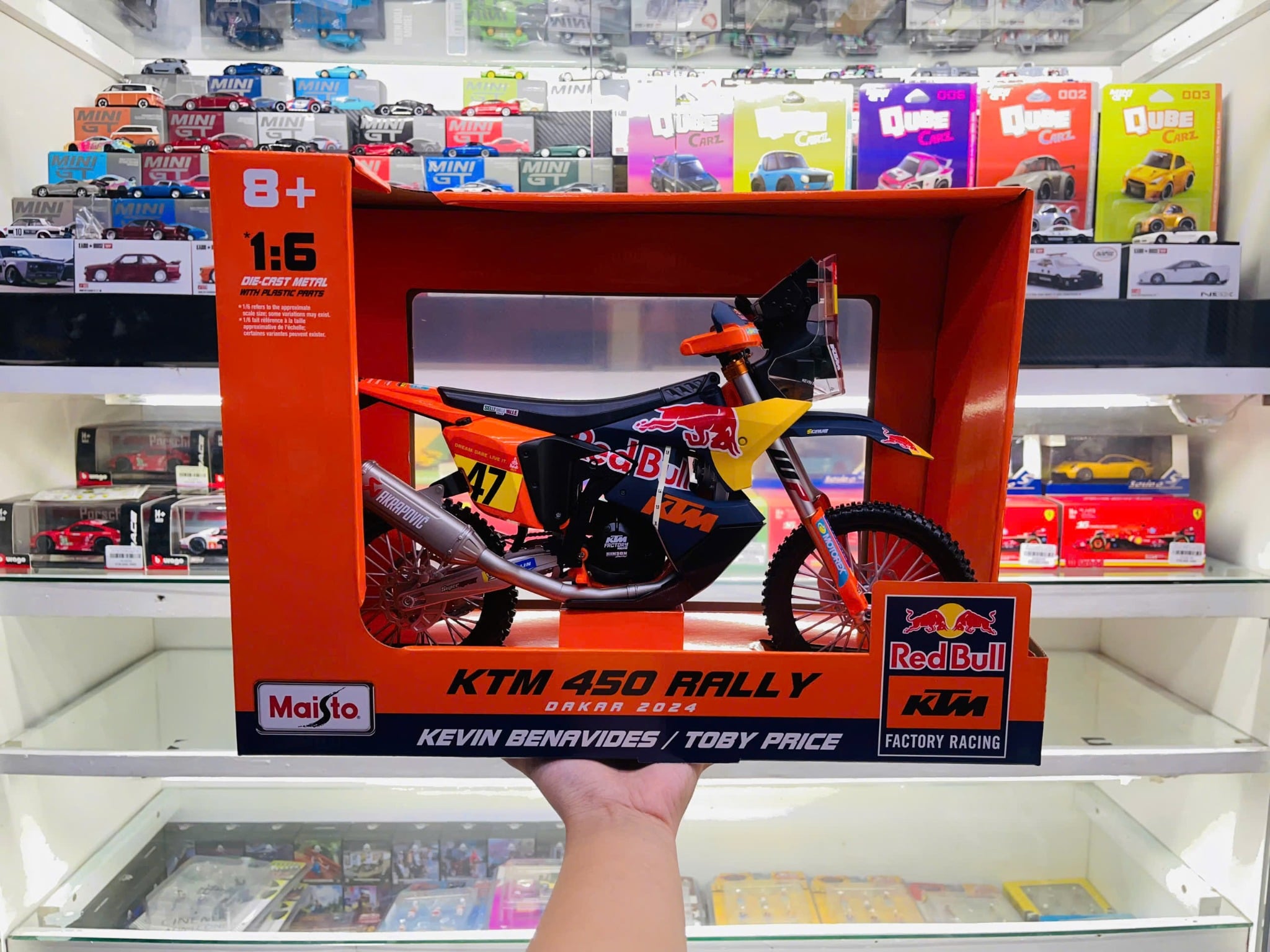  Mô hình xe mô tô cào cào Redbull KTM Racing 45 Rally Dakar 2024 tỉ lệ 1:6 Maisto 32246 