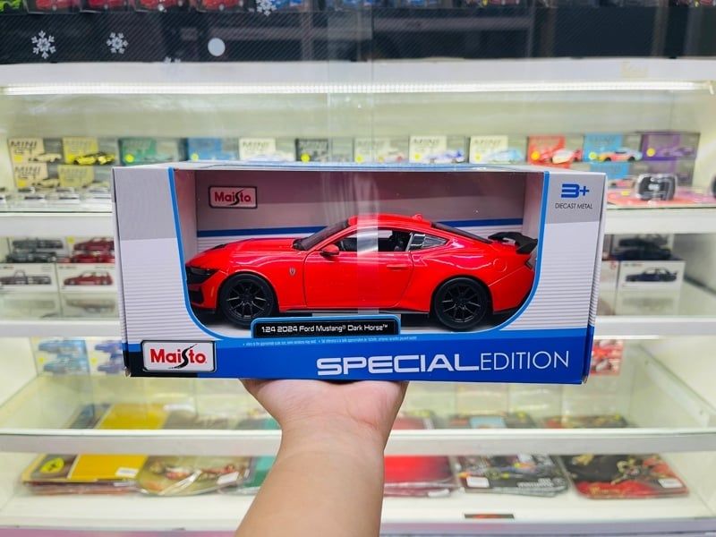  Mô hình xe Ford Mustang Dark Horses 2024 tỉ lệ 1:24 Maisto 32925 