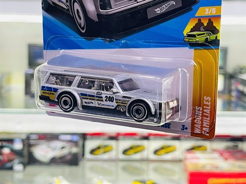  Mô hình xe Volvo 240 Drift Wagon #240 Hotwheels kim loại có bản quyền chính hãng tỉ lệ 1:64 C4982-VO 