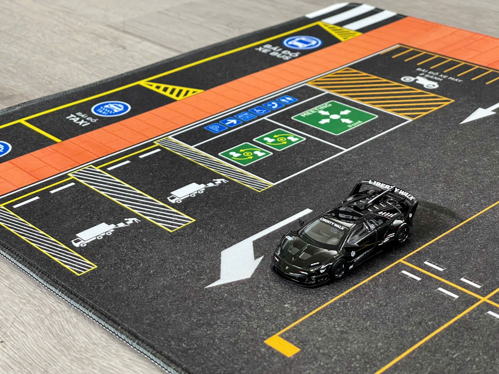  Phụ kiện thảm sa bàn chống trượt mô phỏng diorama bãi đỗ xe có nền gạch kích thước 90x40 cho mô hình xe 1:64 Autono1 PT026 