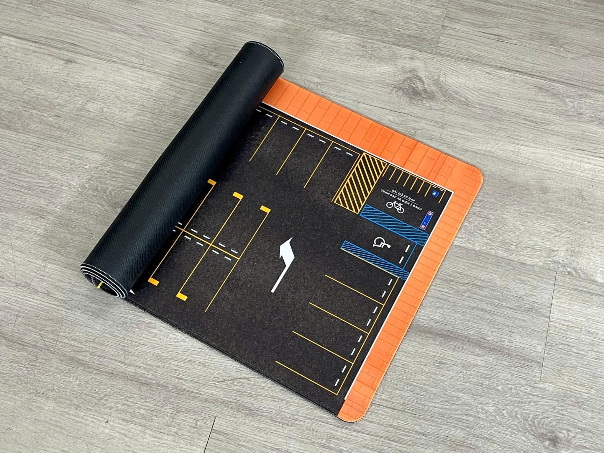  Phụ kiện thảm sa bàn chống trượt mô phỏng diorama bãi đỗ xe có nền gạch kích thước 90x40 cho mô hình xe 1:64 Autono1 PT026 