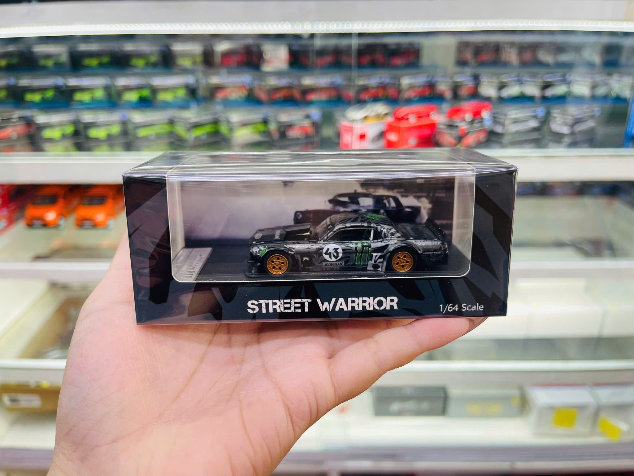  Mô hình xe Ken Block's 1965 Ford Mustang Hoonicorn 43# Car Version 2 tỉ lệ 1:64 Street warrior OT64810 