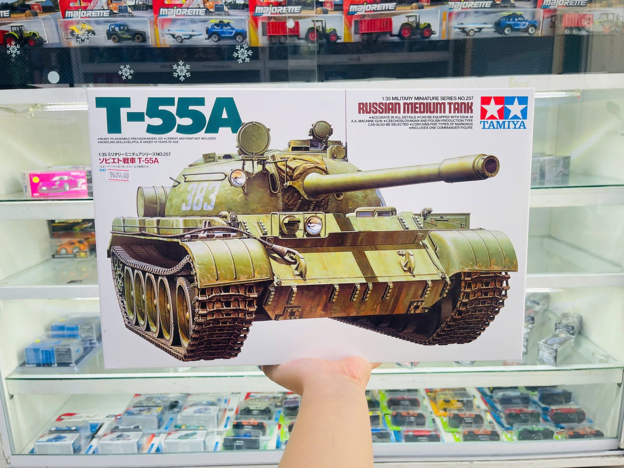  Mô hình lắp ráp xe tăng RUSSIAN MEDIUM TANK T-55A tỉ lệ 1:35 Tamiya 35257 