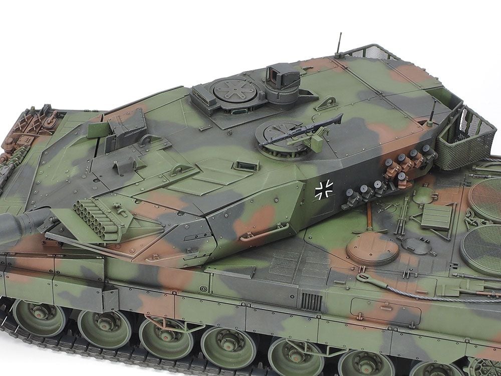  Mô hình lắp ráp xe tăng Leopard 2 A6 Main Battle Tank tỉ lệ 1:35 Tamiya 35271 