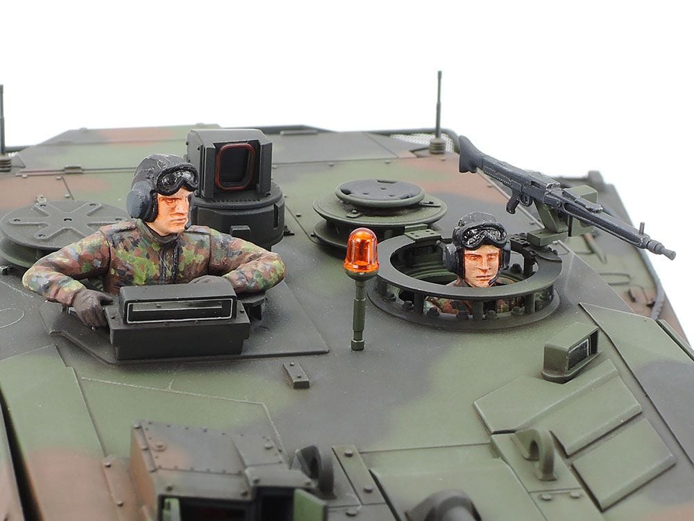  Mô hình lắp ráp xe tăng Leopard 2 A6 Main Battle Tank tỉ lệ 1:35 Tamiya 35271 