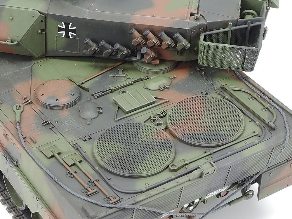  Mô hình lắp ráp xe tăng Leopard 2 A6 Main Battle Tank tỉ lệ 1:35 Tamiya 35271 