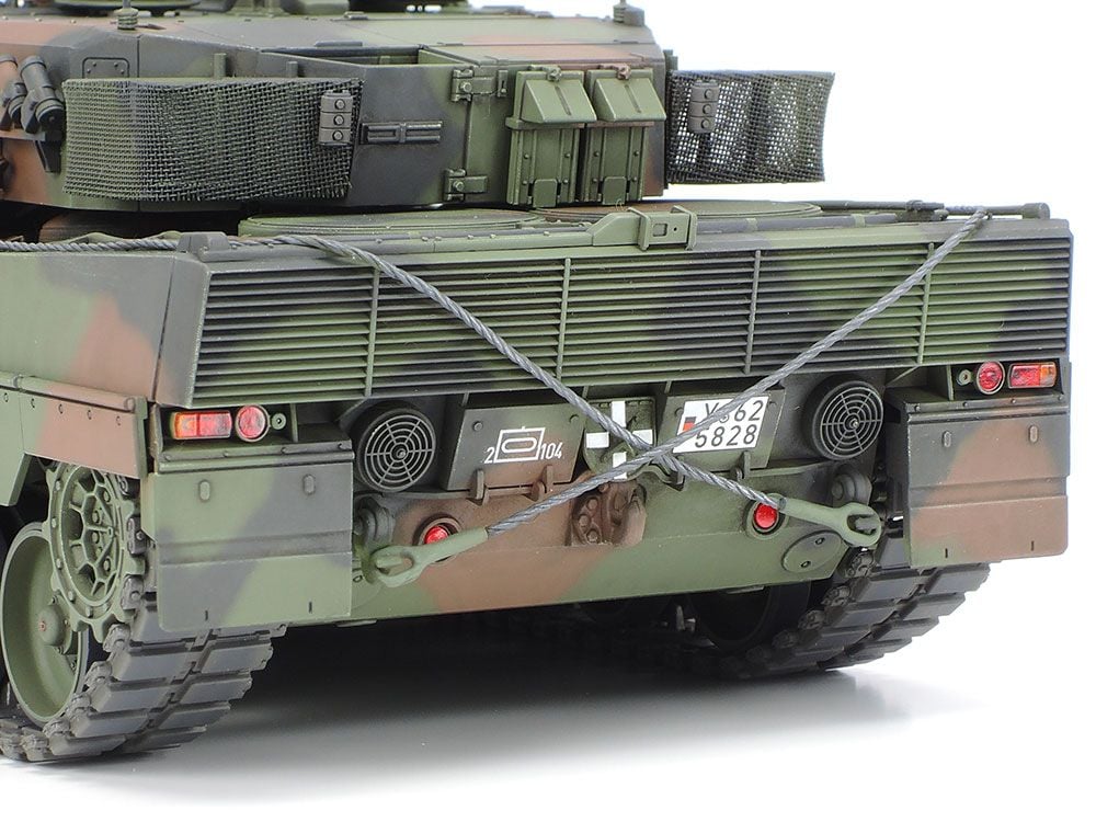  Mô hình lắp ráp xe tăng Leopard 2 A6 Main Battle Tank tỉ lệ 1:35 Tamiya 35271 