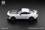  Mô hình xe Ford Mustang Dark Horse white 2024 mở capo tỉ lệ 1:64 DCM model OT64468 