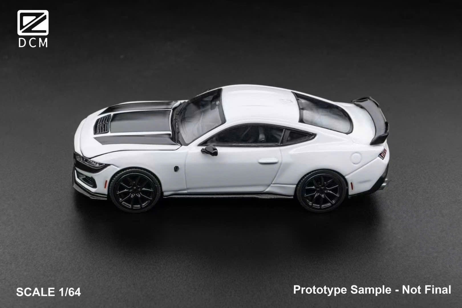  Mô hình xe Ford Mustang Dark Horse white 2024 mở capo tỉ lệ 1:64 DCM model OT64468 