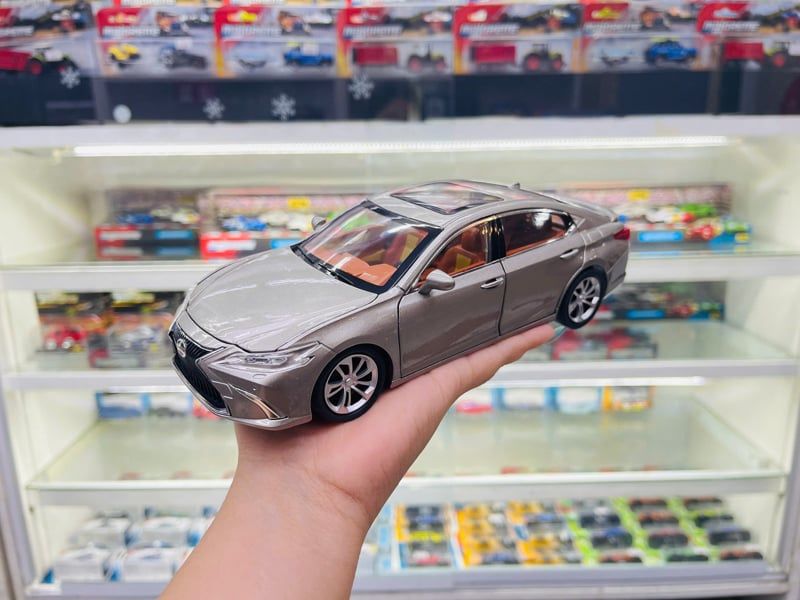  Xe ô tô mô hình bằng hợp kim và nhựa ES 300 Tỉ lệ 1:24 JIN LIFANG OT24147 