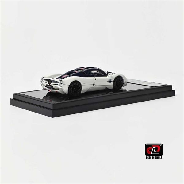  Mô hình xe Pagani Utopia (White & Blue Carbon) tỉ lệ 1:64 LCD LCD64039-WB 