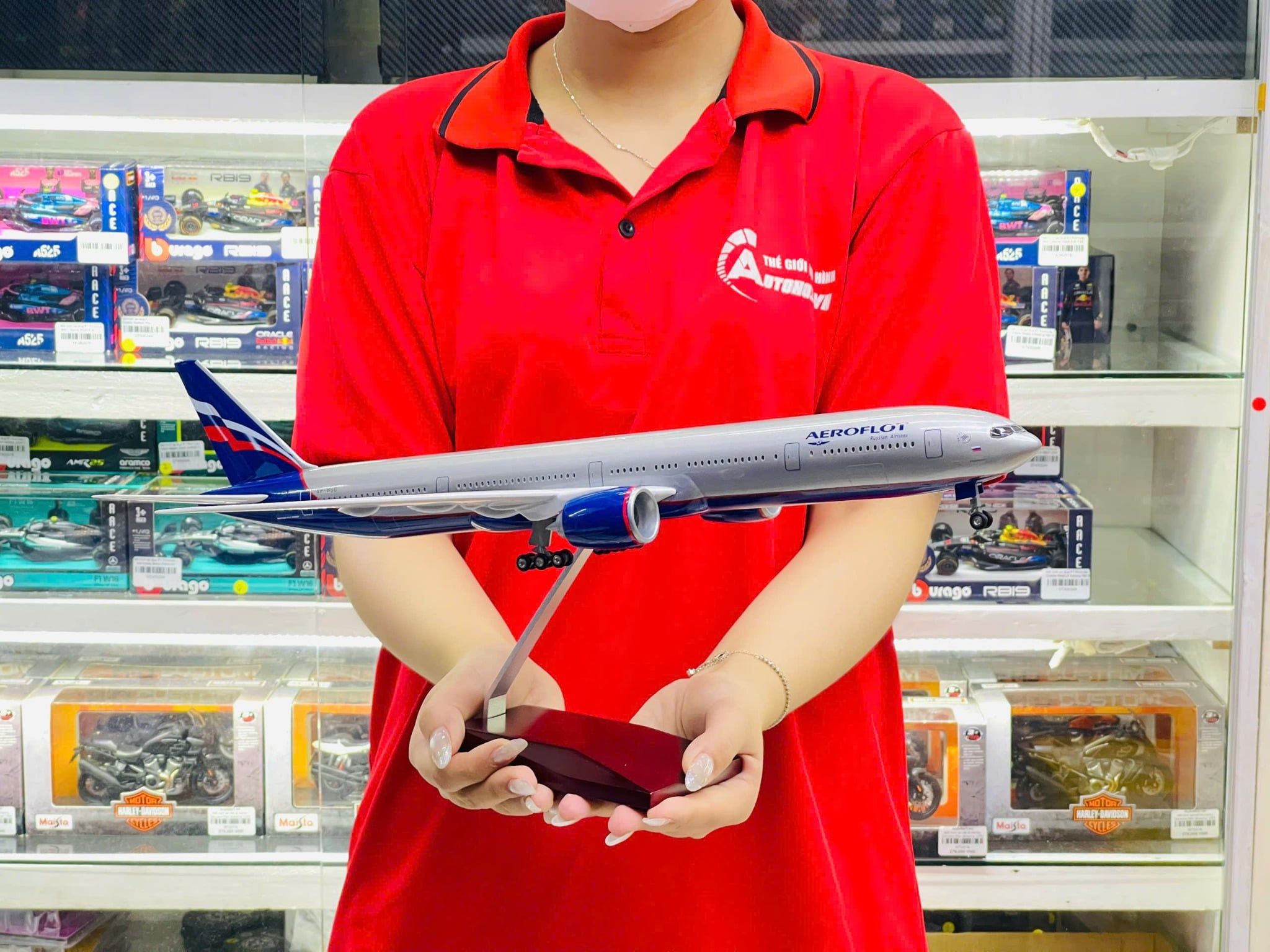  Mô hình máy bay Russia Aeroflot Boeing B777 có bánh xe kích thước 47cm no led MB47110 