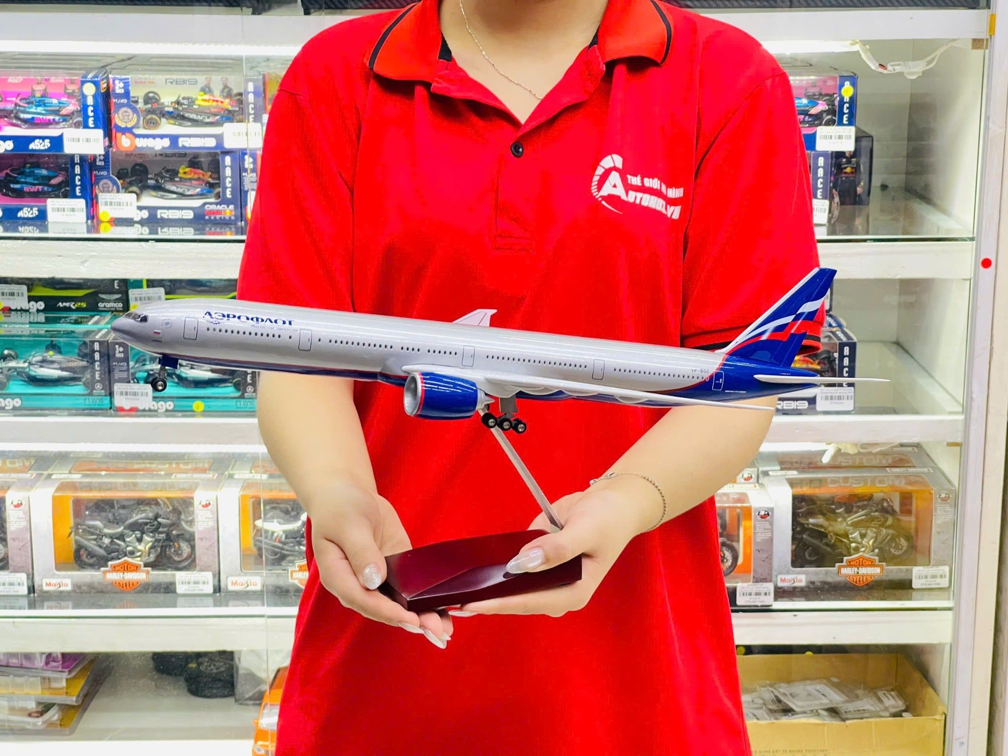  Mô hình máy bay Russia Aeroflot Boeing B777 có bánh xe kích thước 47cm no led MB47110 
