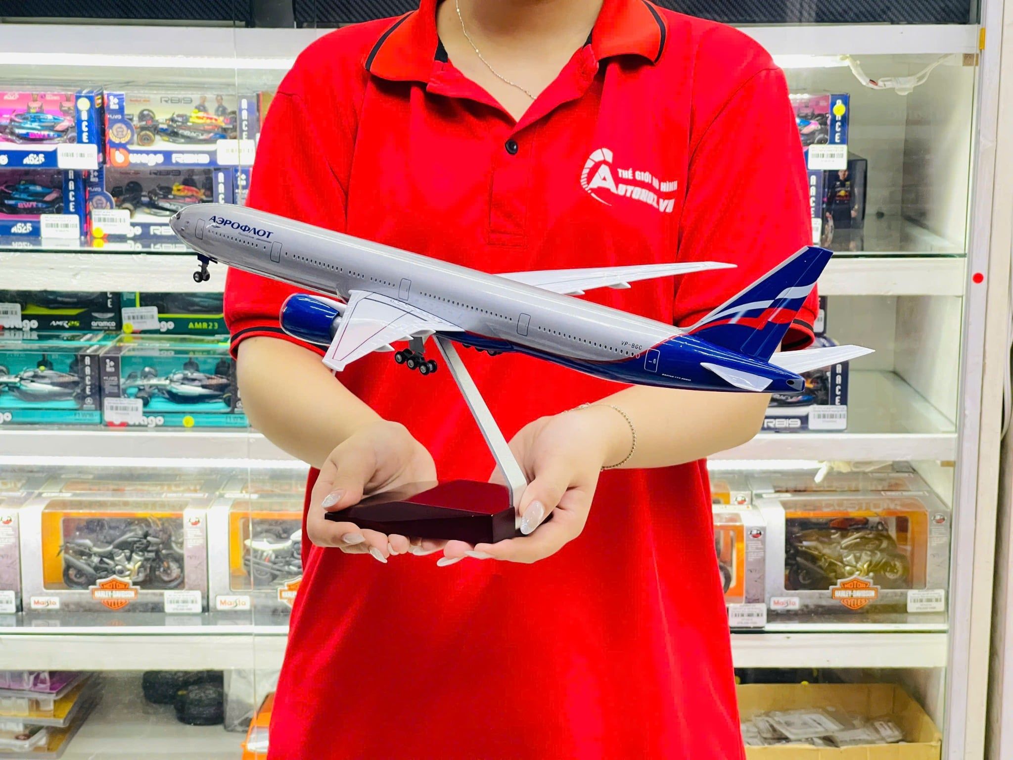  Mô hình máy bay Russia Aeroflot Boeing B777 có bánh xe kích thước 47cm no led MB47110 