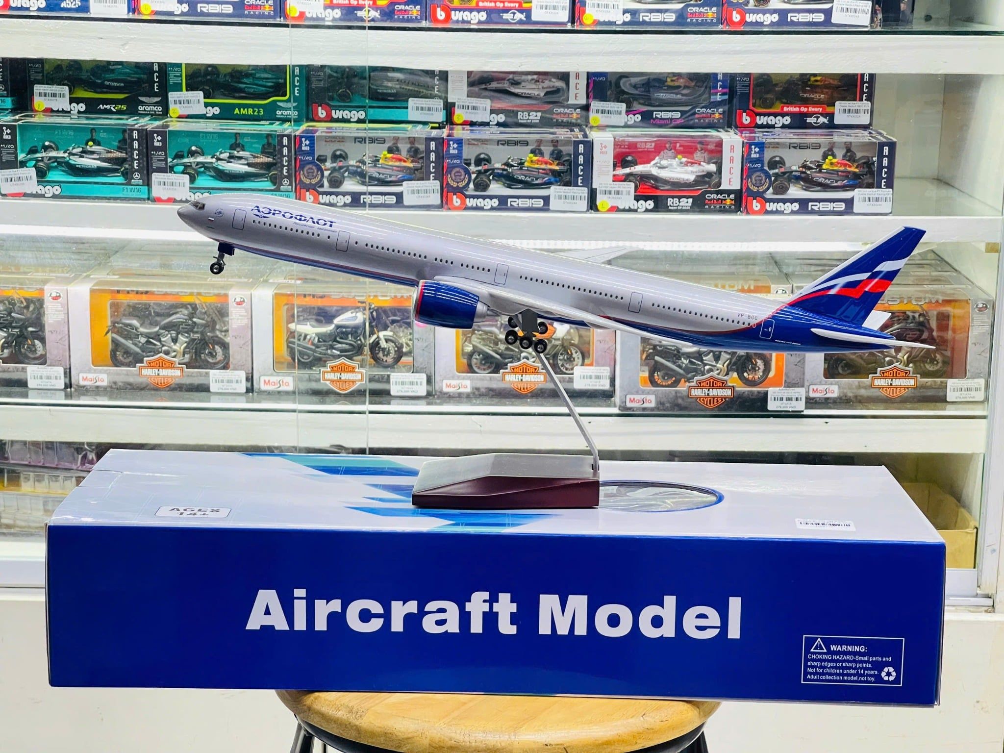  Mô hình máy bay Russia Aeroflot Boeing B777 có bánh xe kích thước 47cm no led MB47110 