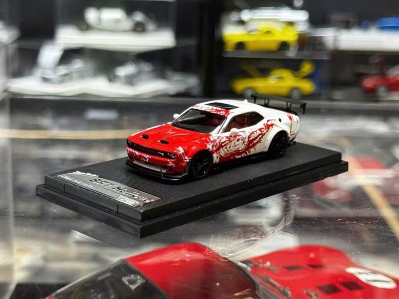  Mô hình xe Dodge Hellcat SRT Thriller Paint mở capo tỉ lệ 1:64 Stance Hunters OT64518 
