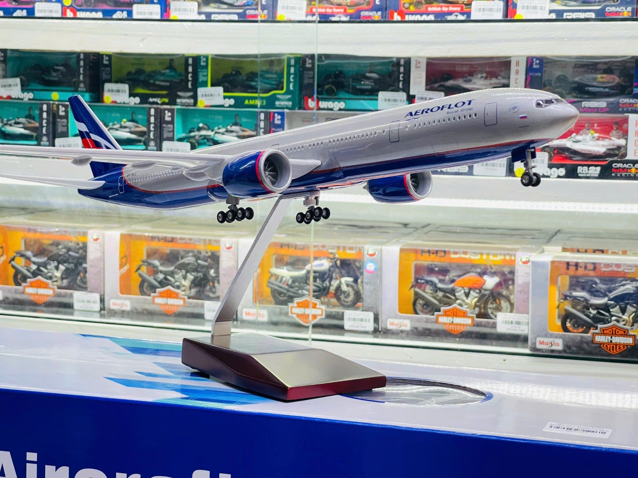  Mô hình máy bay Russia Aeroflot Boeing B777 có bánh xe kích thước 47cm no led MB47110 