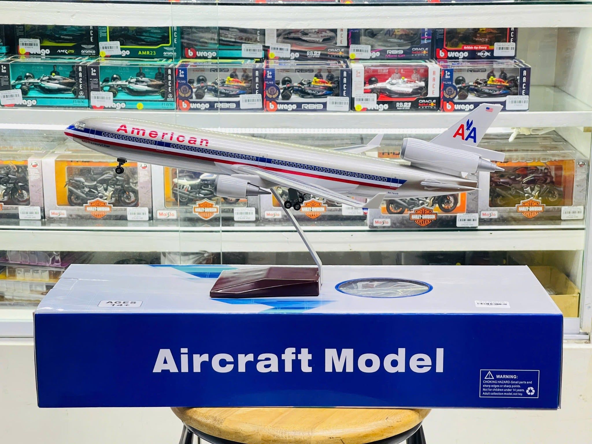  Mô hình máy bay American McDonnell MD-11 có bánh xe kích thước 47cm no led MB47119 
