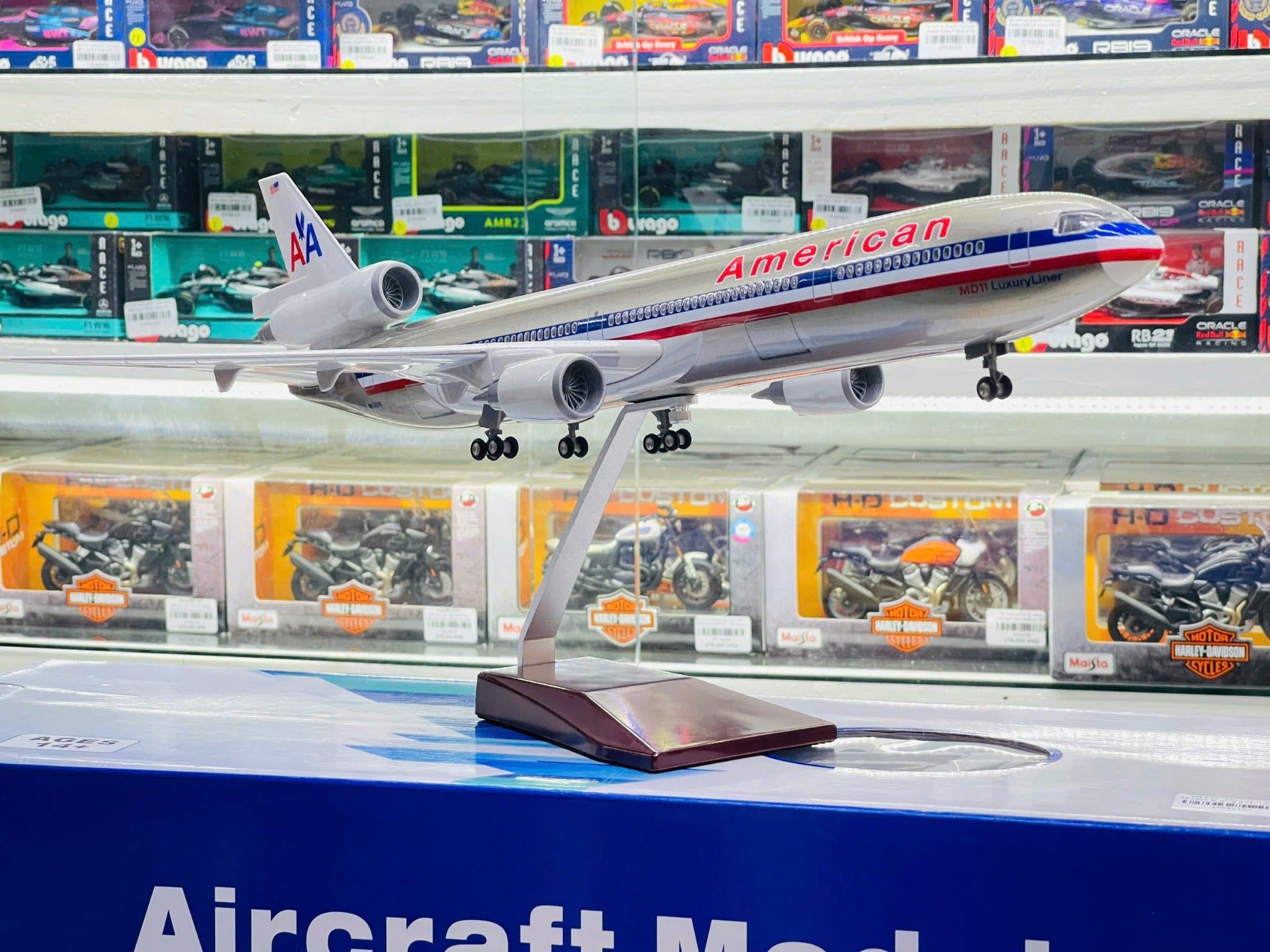  Mô hình máy bay American McDonnell MD-11 có bánh xe kích thước 47cm no led MB47119 