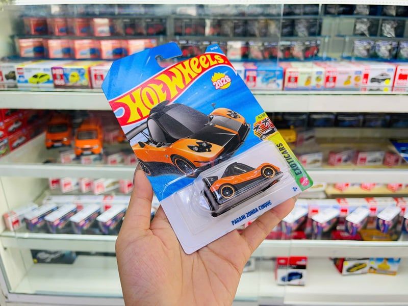  Mô hình xe Pagani Zonda Cinque orange (xe hoạt hình) Hot Wheels kim loại có bản quyền chính hãng tỉ lệ 1:64 C4982-ML 