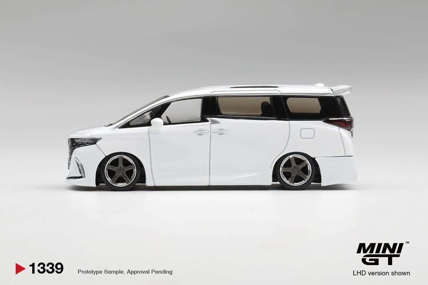  Mô hình xe Toyota Alphard 40 KUHL White tỉ lệ 1:64 MiniGT bản box MGT01339 