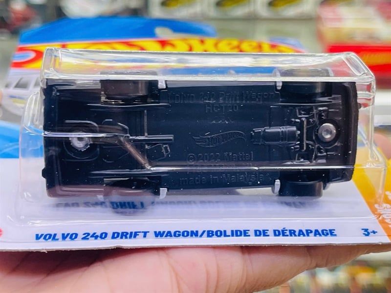  Mô hình xe Volvo 240 Drift Wagon #240 Hotwheels kim loại có bản quyền chính hãng tỉ lệ 1:64 C4982-VO 