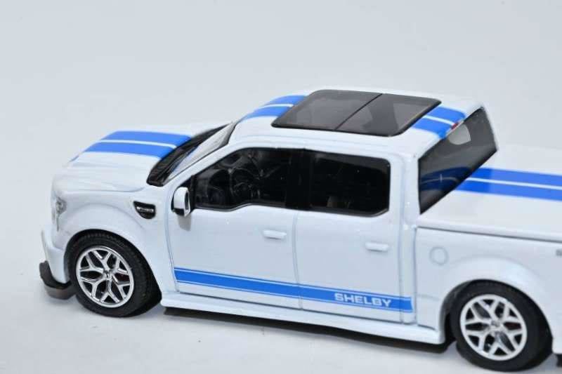  Mô hình xe Ford F150 Super Snake Oxford White / Blue Racing Stripes tỉ lệ 1:64 Funny model OT64844 