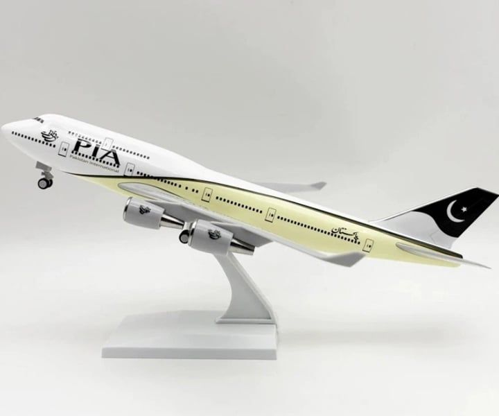  Mô hình máy bay Pakistan International Airlines PIA B747 có bánh xe - kích thước 30cm MB30054 
