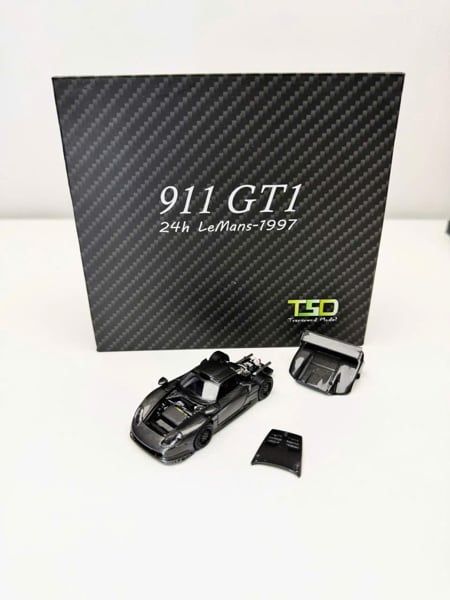  Mô hình xe 911 GT1(LeMans GT1 1997) Full Carbon Black mở được nắp máy Limited 500pcs tỉ lệ 1:64 Transcend model OT64863 