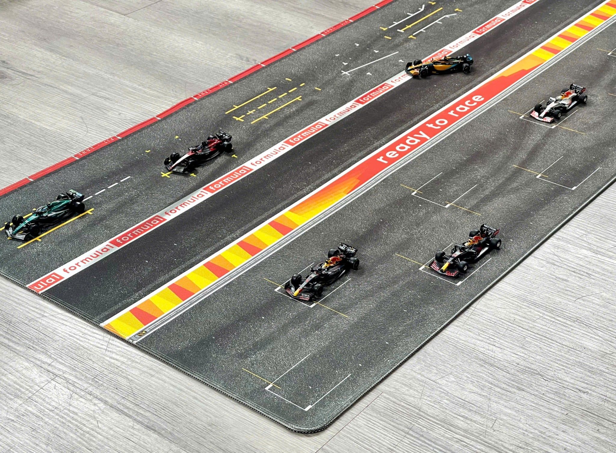  Phụ kiện thảm sa bàn chống trượt mô phỏng diorama đường đua F1 kích thước 60x30 cho mô hình xe 1:64 Autono1 PT031 