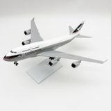  Mô hình máy bay Cathay Pacific B747 có bánh xe - kích thước 30cm MB30056 