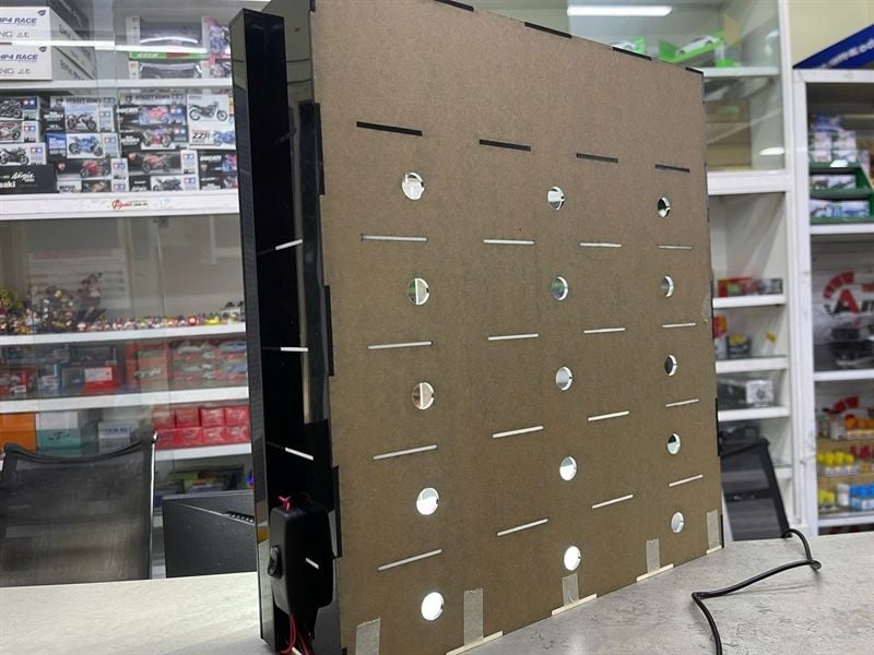  Phụ kiện hộp mica kệ trưng bày 15 ô - có đèn led kích thước 43x10x37 cm cho mô hình xe MiniGT-Kaido House tỉ lệ 1:64 Autono1 MCD_0012 