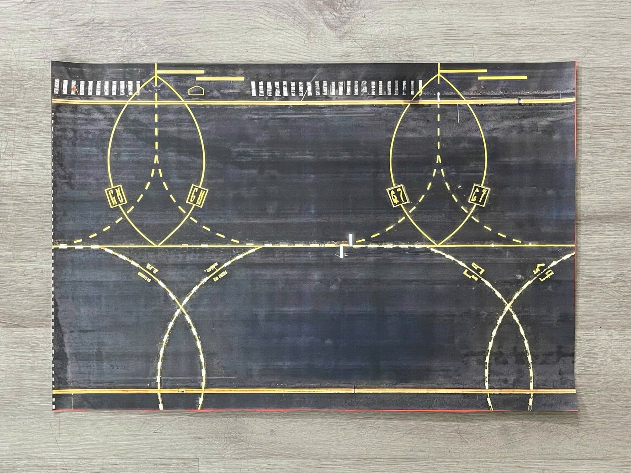  Phụ kiện trưng bày bãi đáp, đường băng chất liệu in pp 40x60cm cán mờ chống nước bụi bẩn dành cho máy bay mô hình nhiều tỉ lệ DR053 