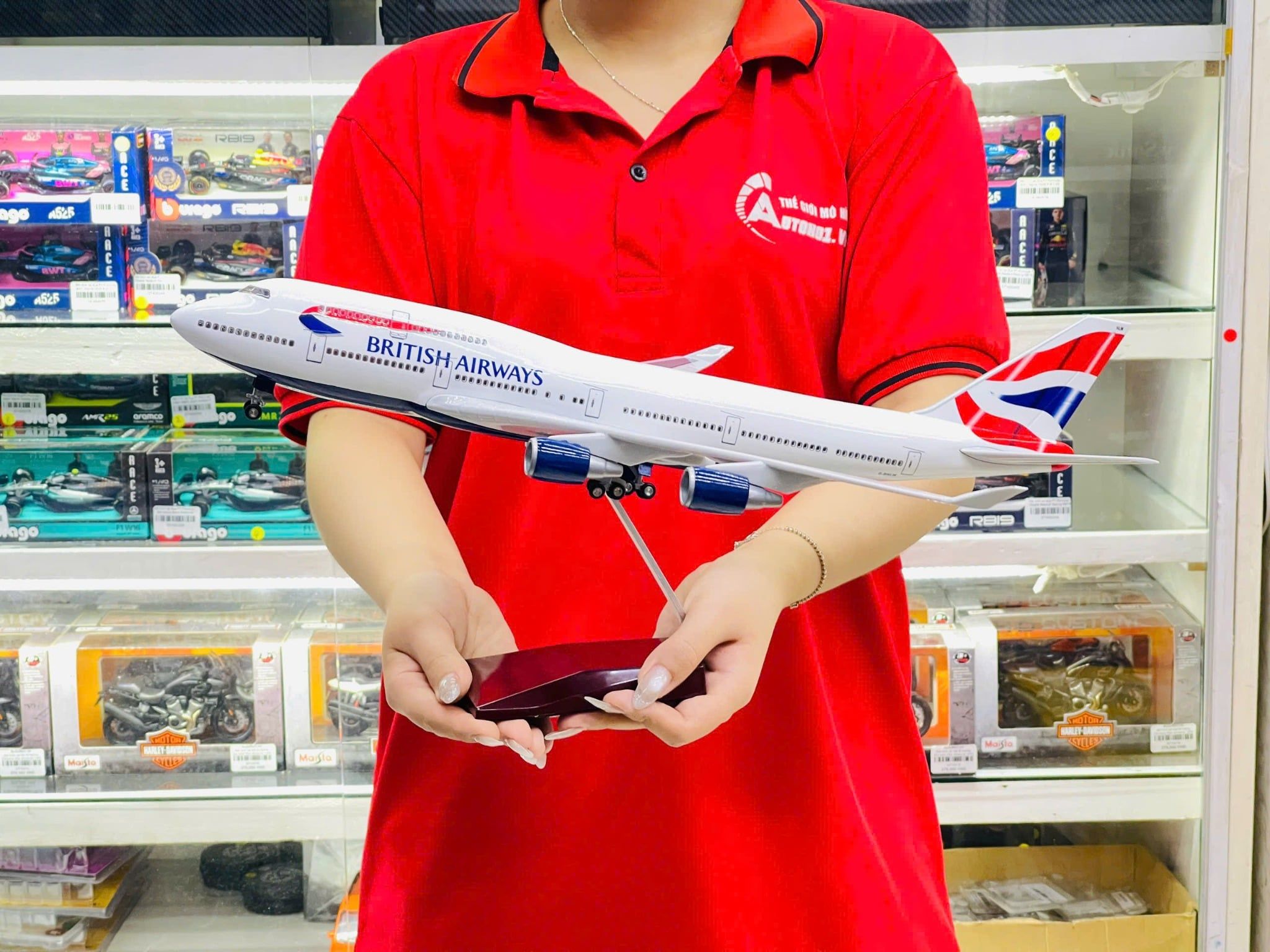  Mô hình máy bay British Airways Boeing B747 có bánh xe kích thước 47cm no led MB47107 