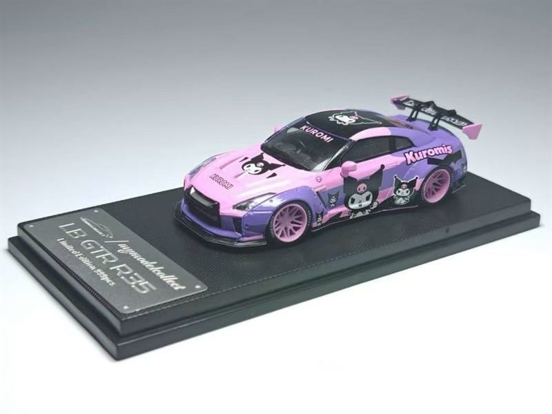  Mô hình xe Nissan GTR-R35 1.5 Pink/Purple/KUROMI tỉ lệ 1:64 Mymodelcollect MC640004P 