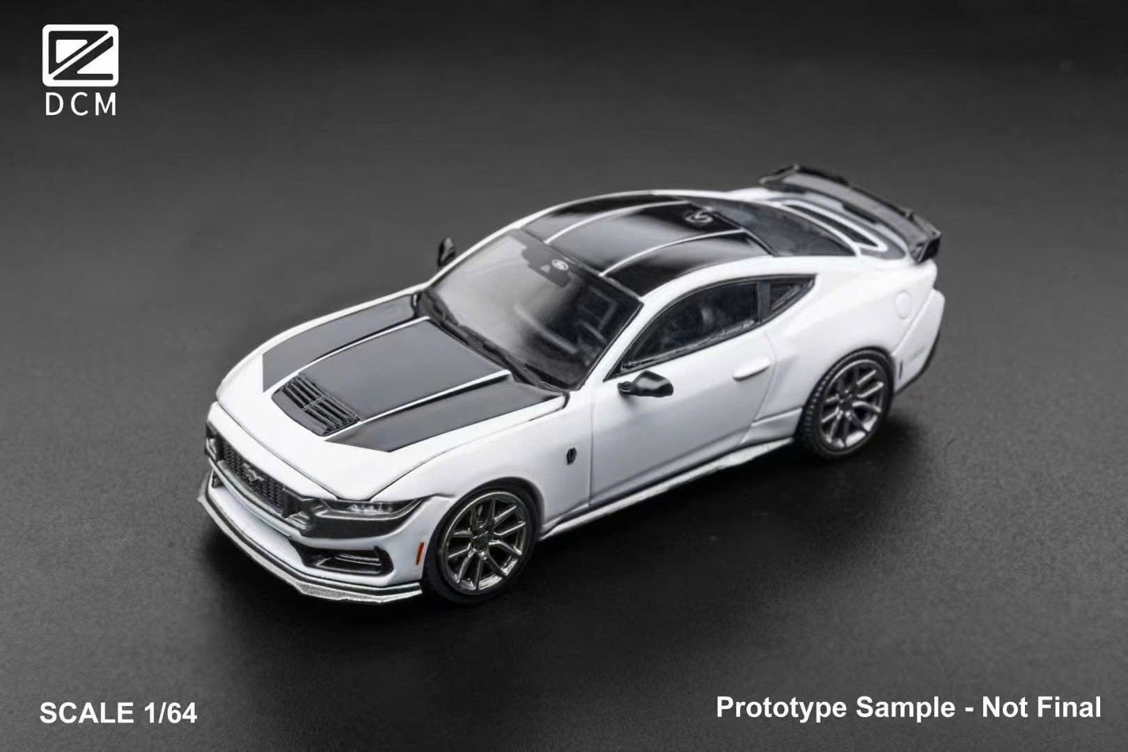  Mô hình xe Ford Mustang Dark Horse white 2024 mở capo tỉ lệ 1:64 DCM model OT64468 