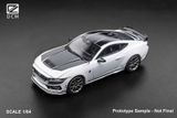 Mô hình xe Ford Mustang Dark Horse white 2024 mở capo tỉ lệ 1:64 DCM model OT64468 