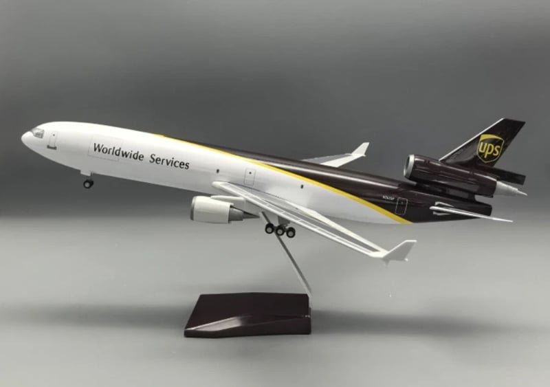  Mô hình máy bay vận chuyển UPS MD-11 có bánh xe kích thước 47cm no led MB47118 