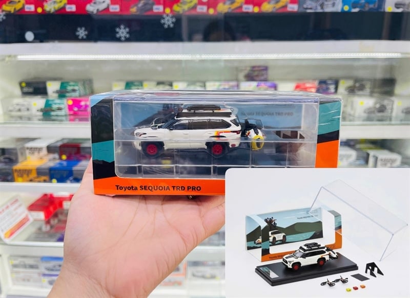  Mô hình xe Toyota Sequoia XK80 TRD Pro White TRD Livery tỉ lệ 1:64 GCD model KS-068-440 