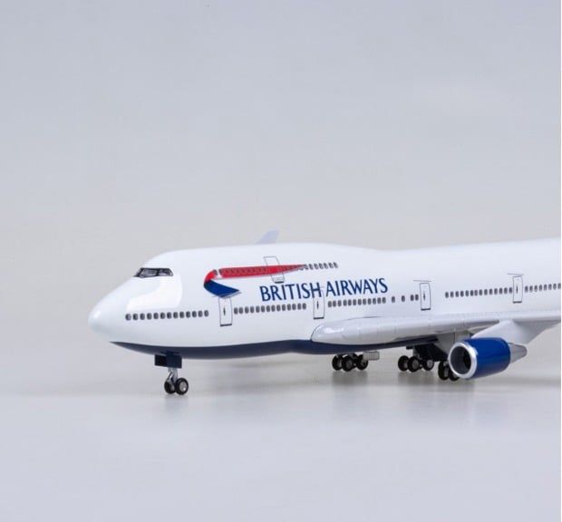  Mô hình máy bay British Airways Boeing B747 có bánh xe kích thước 47cm no led MB47107 